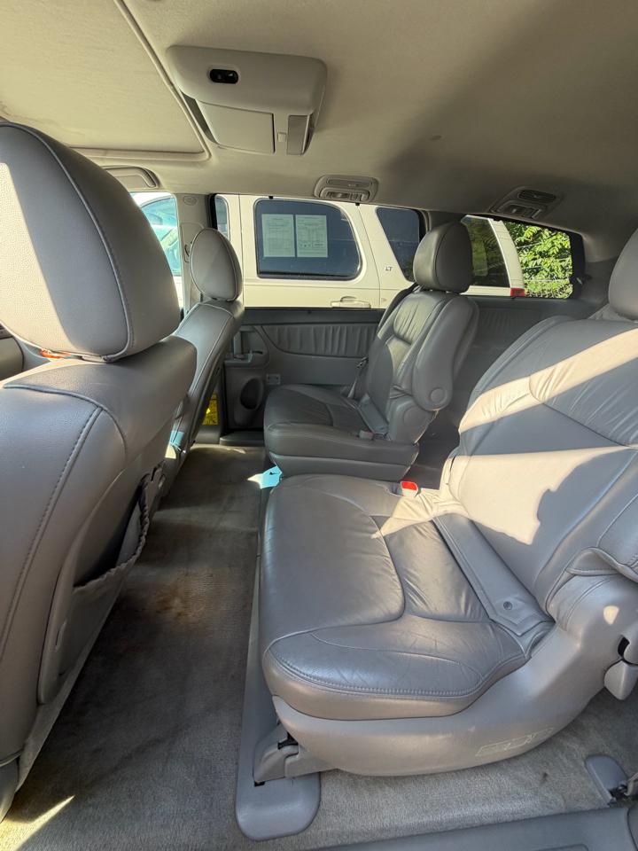 Toyota Sienna XLE FWD 2010