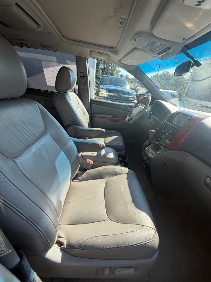 Toyota Sienna XLE FWD 2010