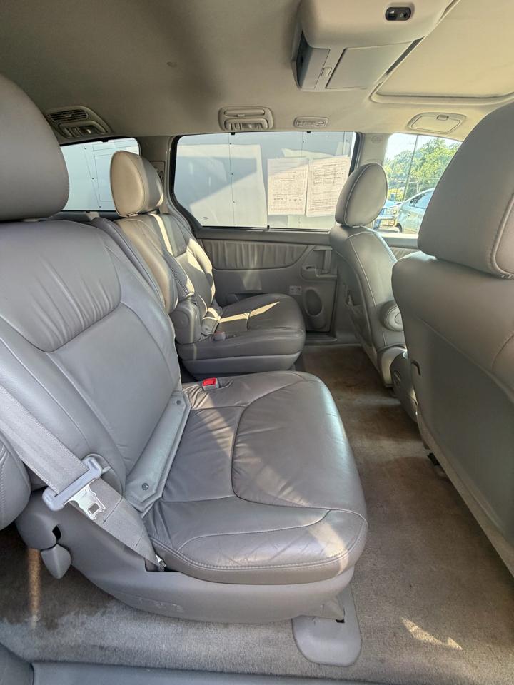 Toyota Sienna XLE FWD 2010
