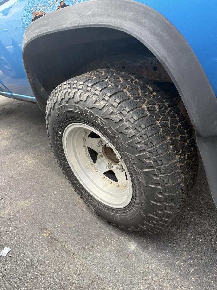 Nissan Pickup XE Reg. Cab 4WD 1995