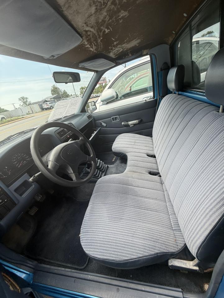 Nissan Pickup XE Reg. Cab 4WD 1995