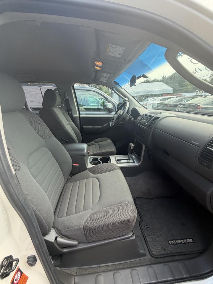 Nissan Pathfinder LE 4WD 2008