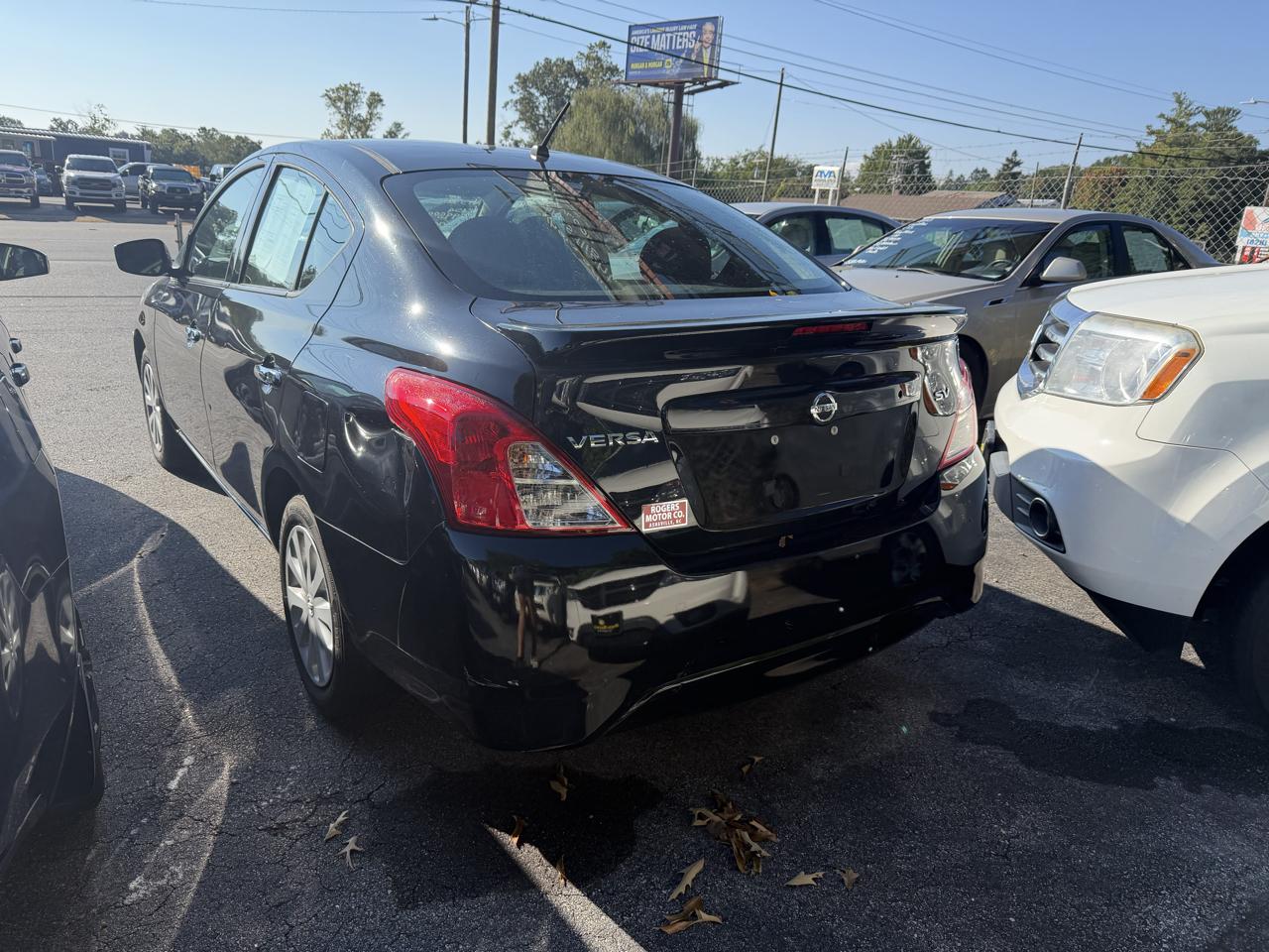 Nissan Versa Sedan SV CVT 2017