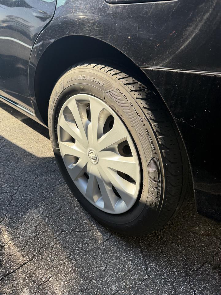 Nissan Versa Sedan SV CVT 2017