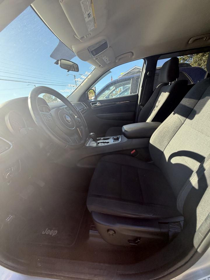 Jeep Grand Cherokee 4WD 4dr Laredo 2011