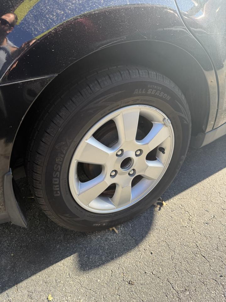 Nissan Versa 5dr HB I4 CVT 1.8 SL 2008