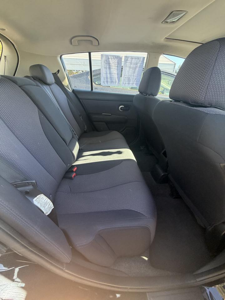 Nissan Versa 5dr HB I4 CVT 1.8 SL 2008