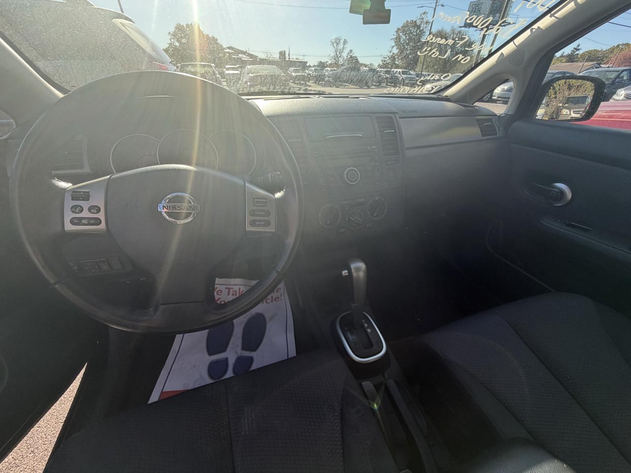 Nissan Versa 5dr HB I4 CVT 1.8 SL 2008
