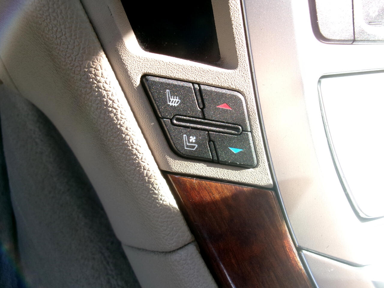Cadillac CTS 3.6L SIDI with Navigation 2009 Cadillac CTS 3.6L SIDI with Navigation 2009