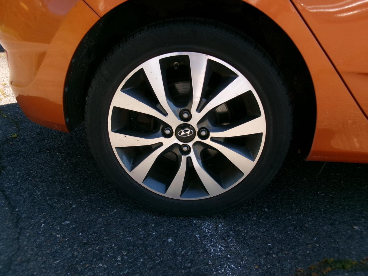 Hyundai Accent Sport 5-Door 6A 2015