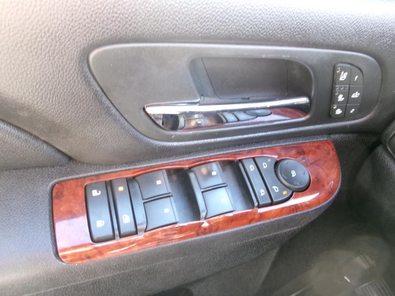 Chevrolet Tahoe LTZ 4WD 2011