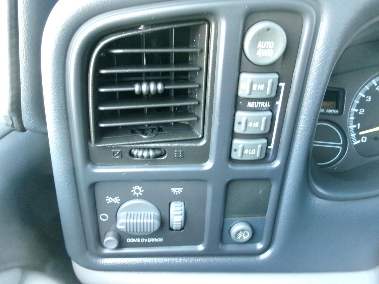 GMC Yukon SLE 4WD 2001