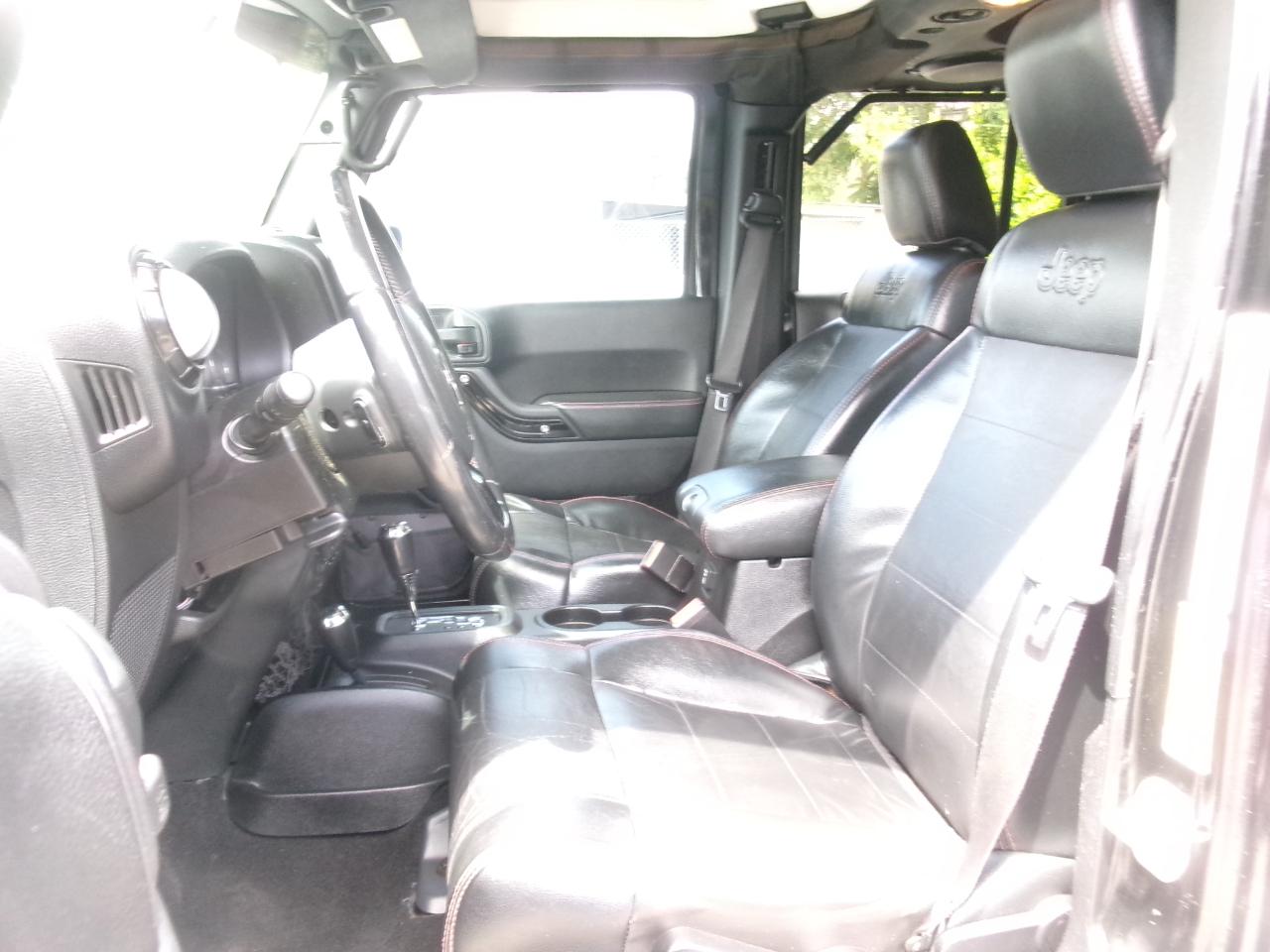 Jeep Wrangler Unlimited Sahara 4WD 2012