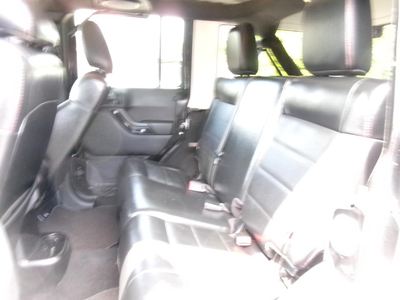 Jeep Wrangler Unlimited Sahara 4WD 2012