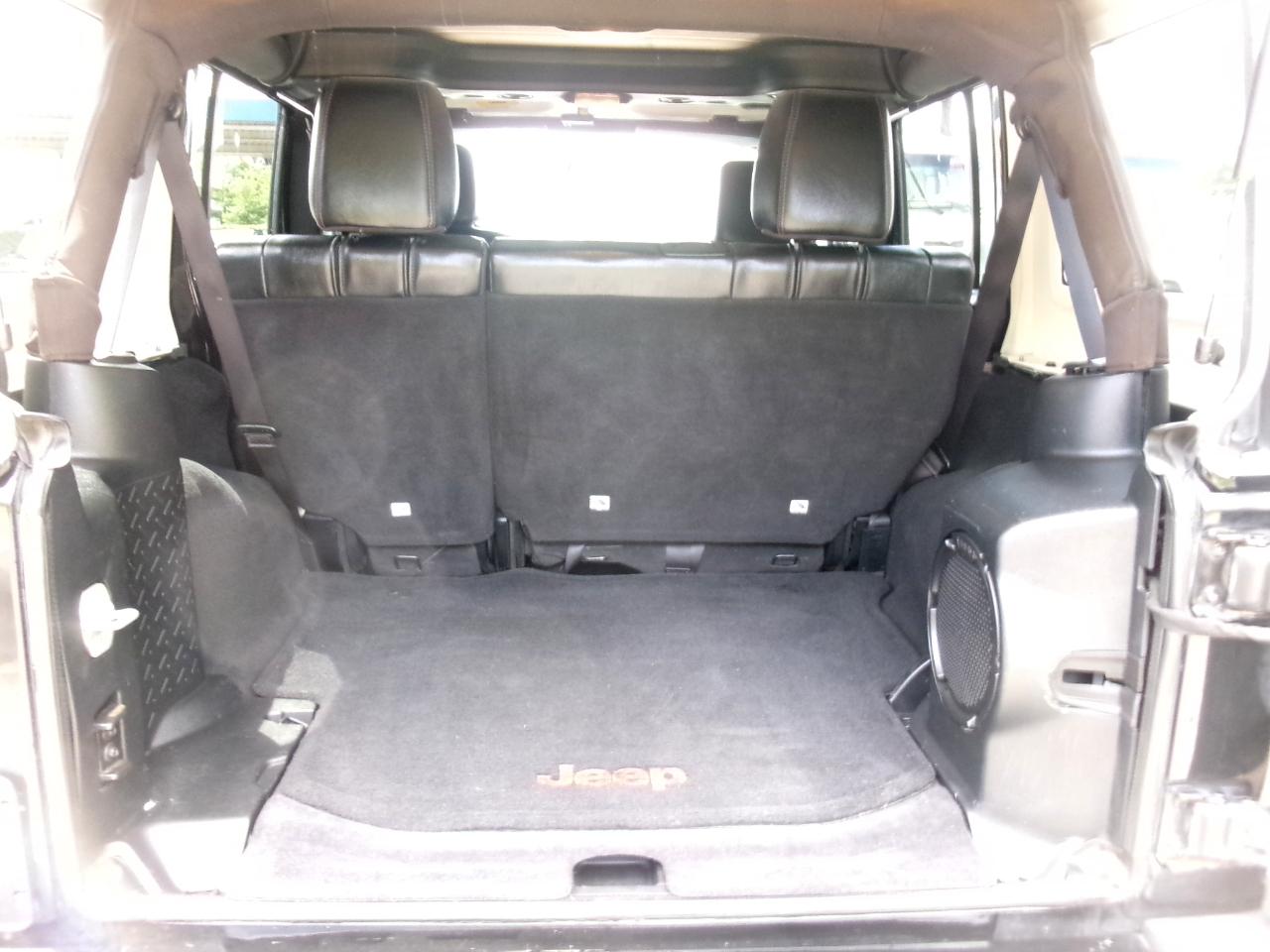 Jeep Wrangler Unlimited Sahara 4WD 2012