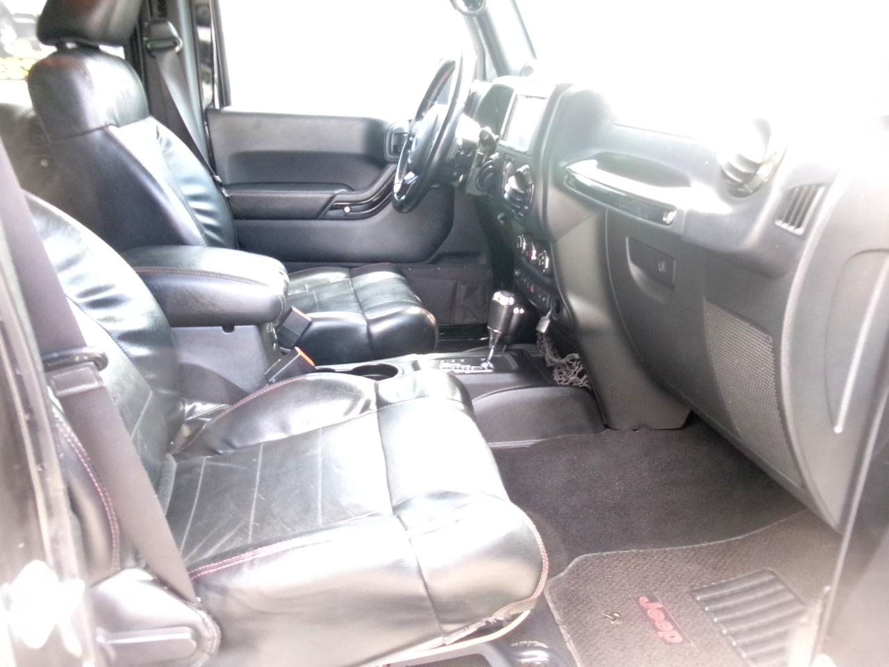 Jeep Wrangler Unlimited Sahara 4WD 2012