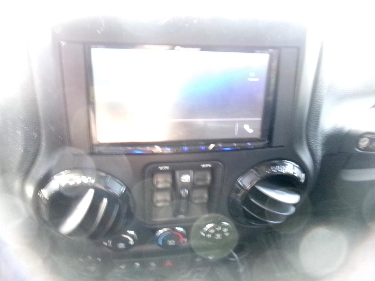 Jeep Wrangler Unlimited Sahara 4WD 2012