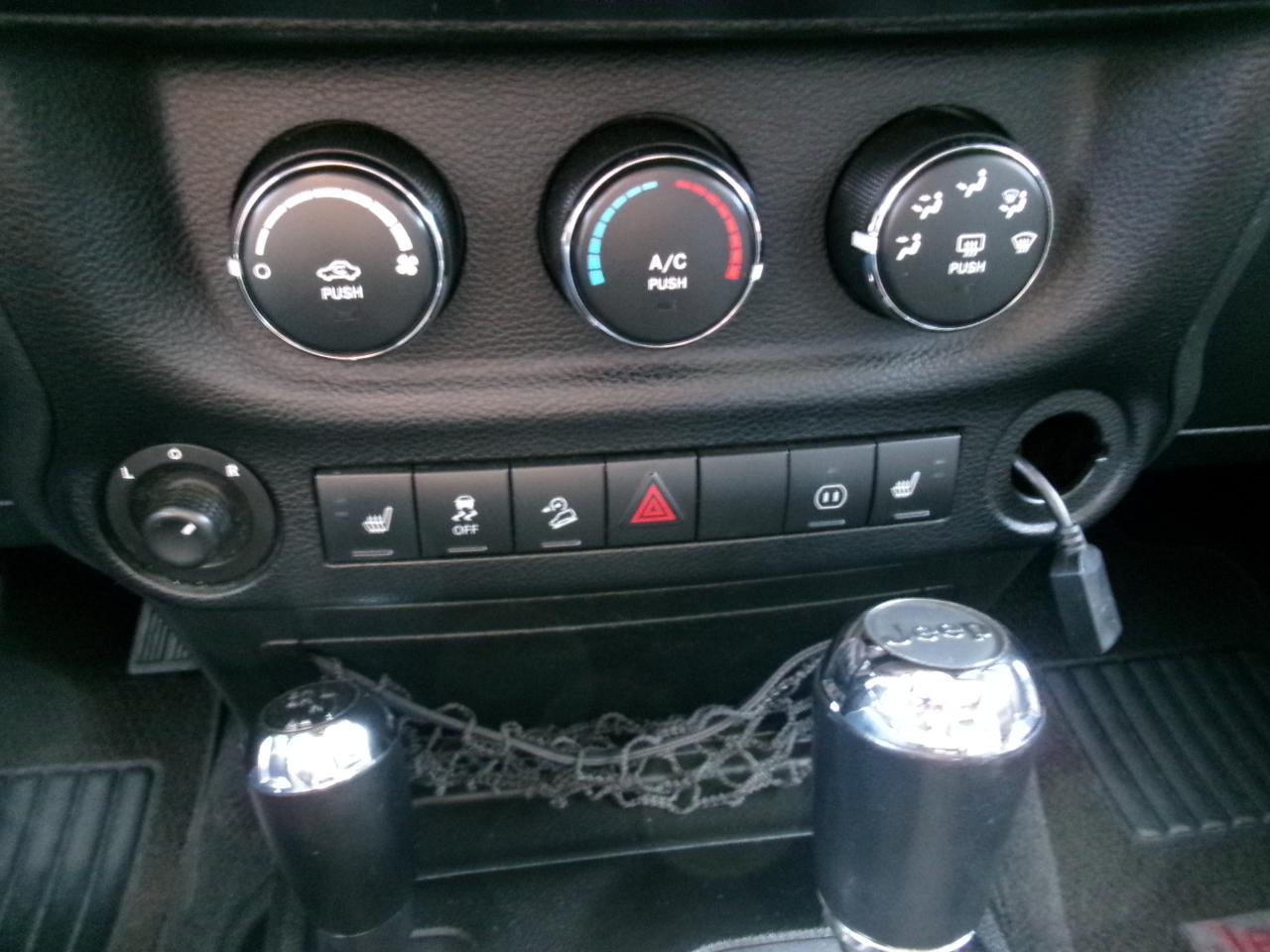 Jeep Wrangler Unlimited Sahara 4WD 2012