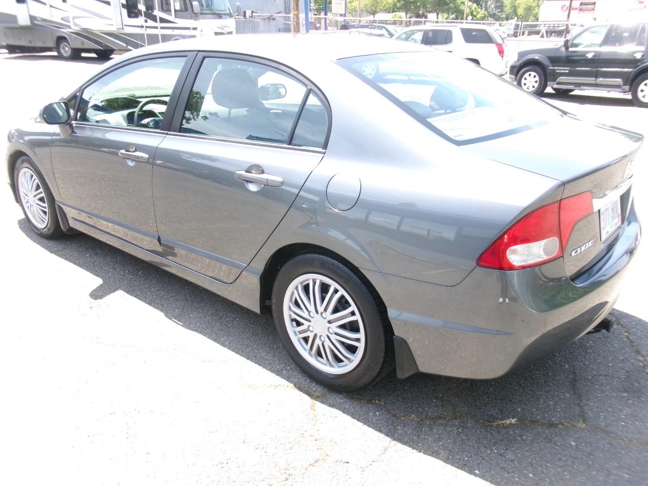 Honda Civic LX Sedan 5-Speed AT 2011