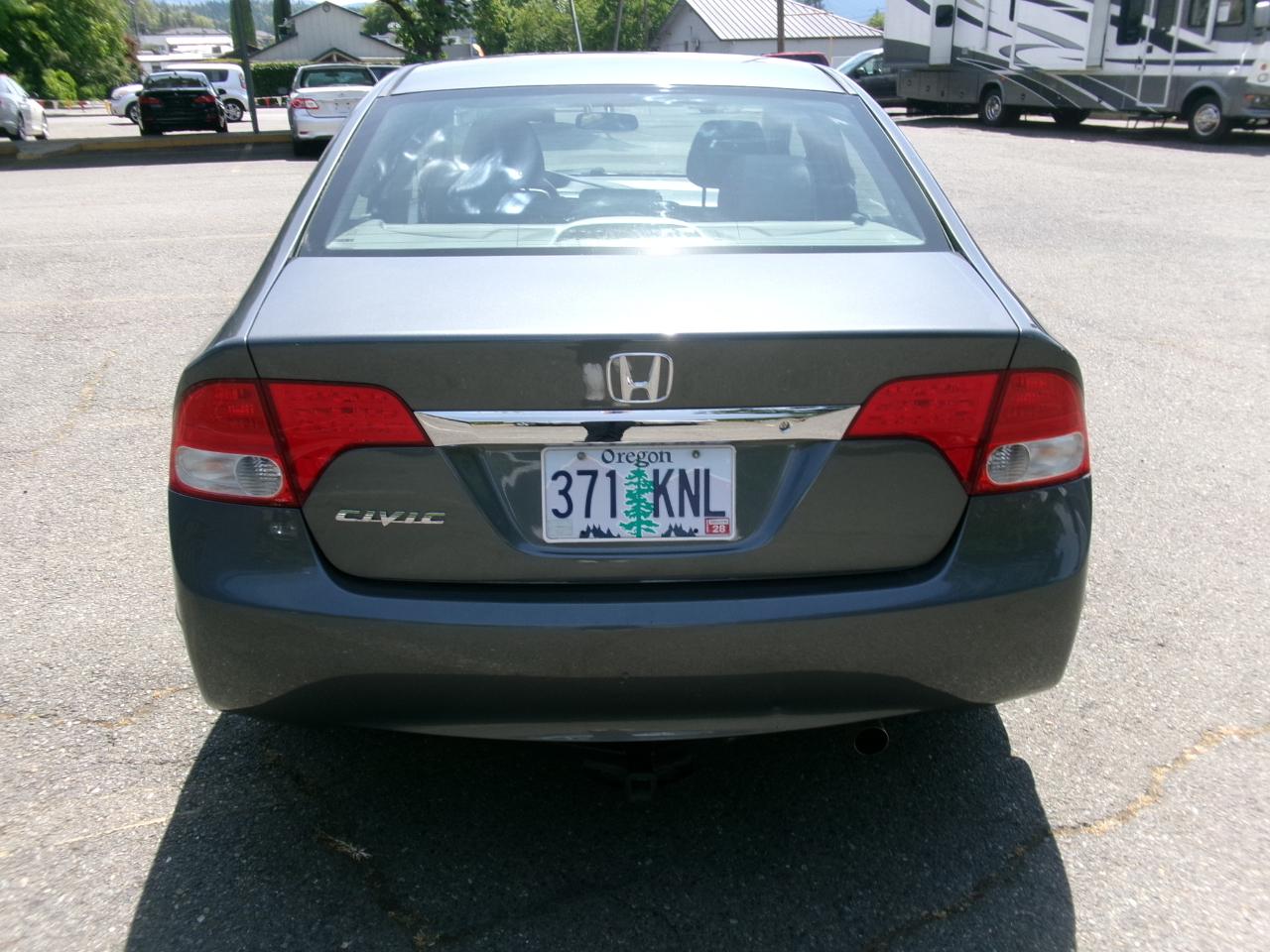 Honda Civic LX Sedan 5-Speed AT 2011