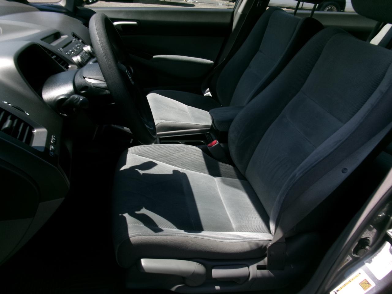 Honda Civic LX Sedan 5-Speed AT 2011