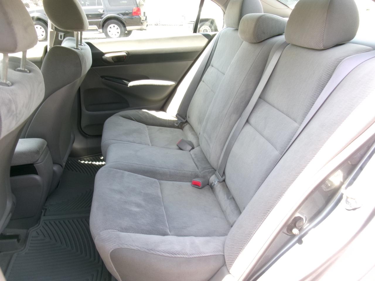 Honda Civic LX Sedan 5-Speed AT 2011