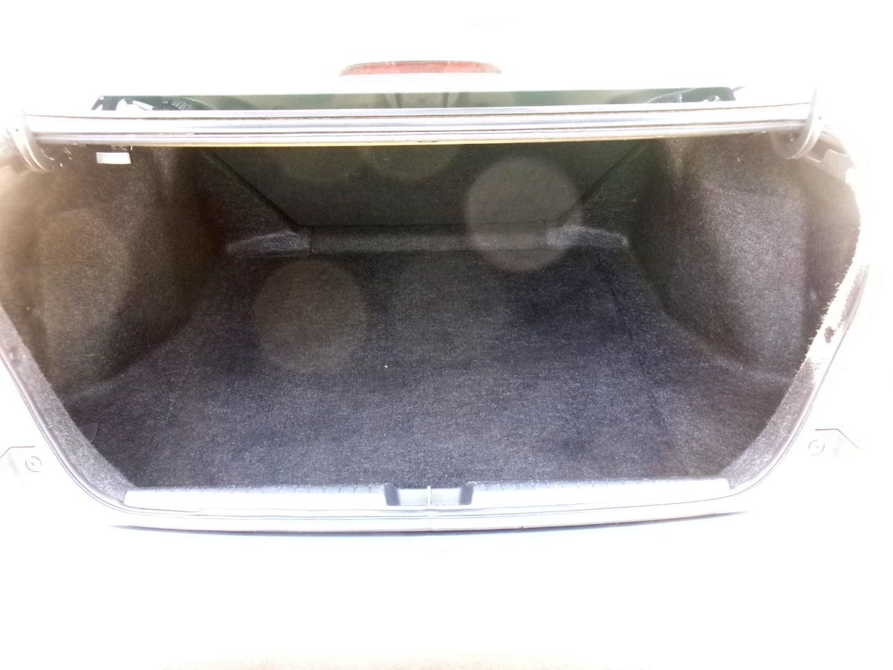 Honda Civic LX Sedan 5-Speed AT 2011
