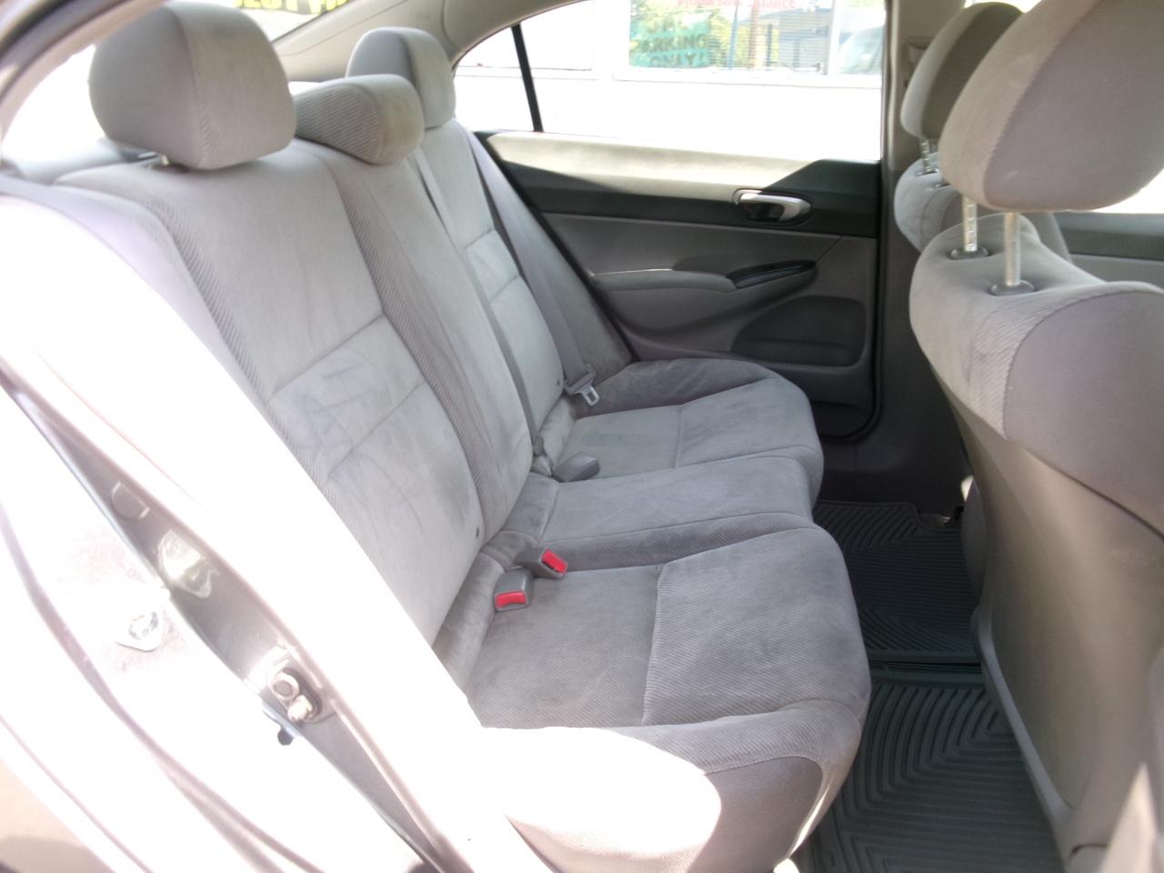 Honda Civic LX Sedan 5-Speed AT 2011