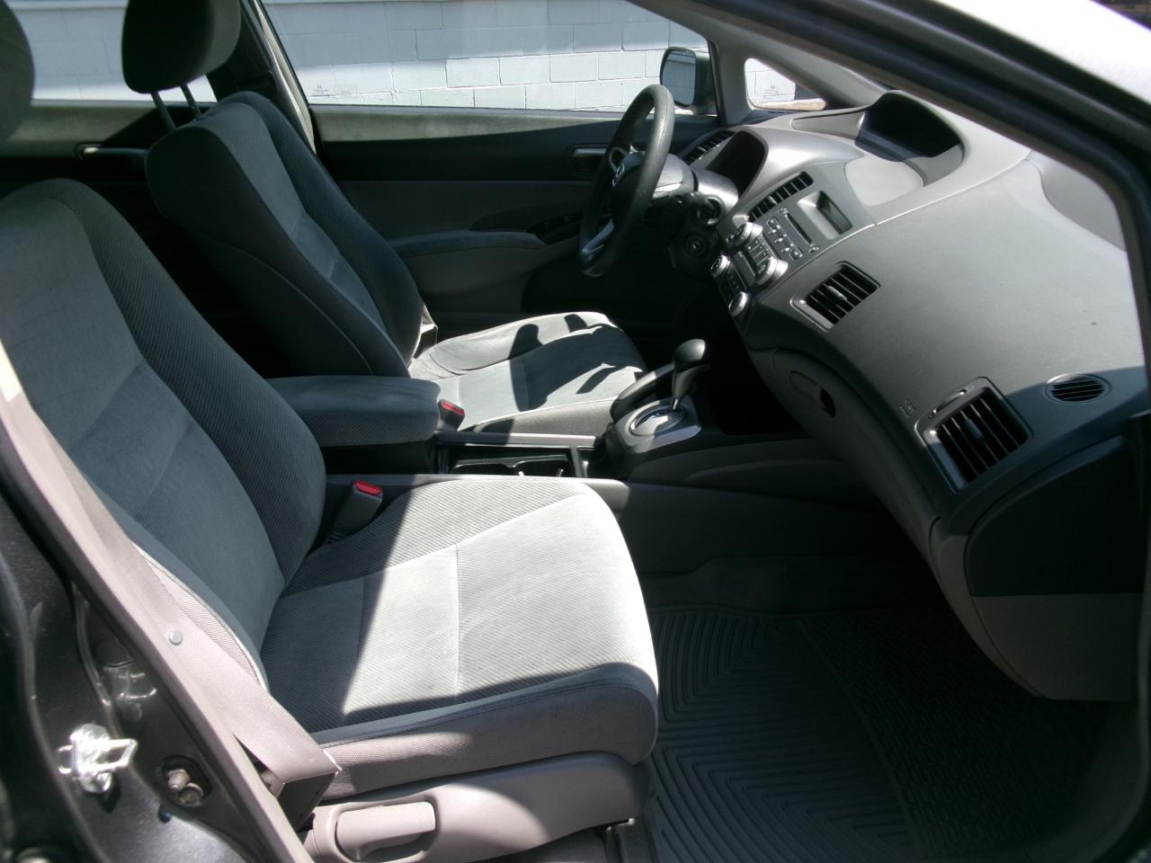 Honda Civic LX Sedan 5-Speed AT 2011
