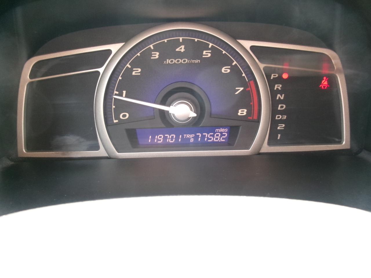 Honda Civic LX Sedan 5-Speed AT 2011