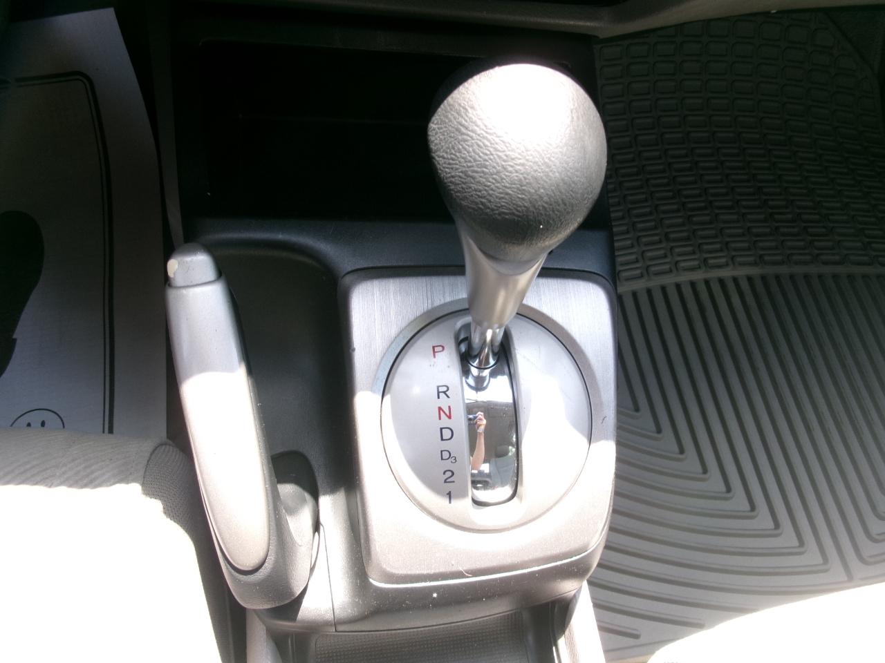 Honda Civic LX Sedan 5-Speed AT 2011
