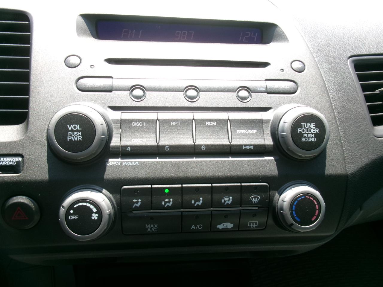 Honda Civic LX Sedan 5-Speed AT 2011