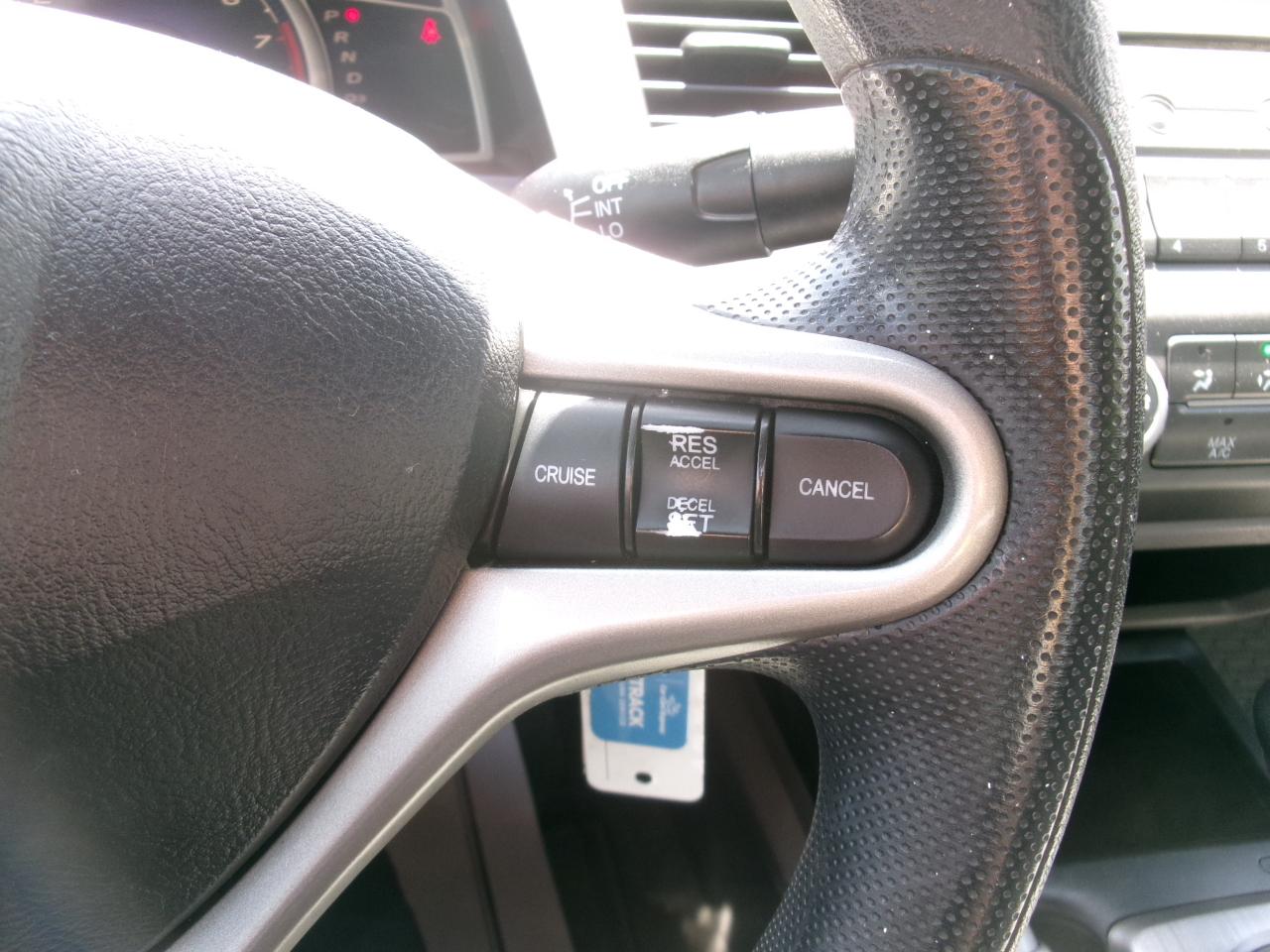 Honda Civic LX Sedan 5-Speed AT 2011