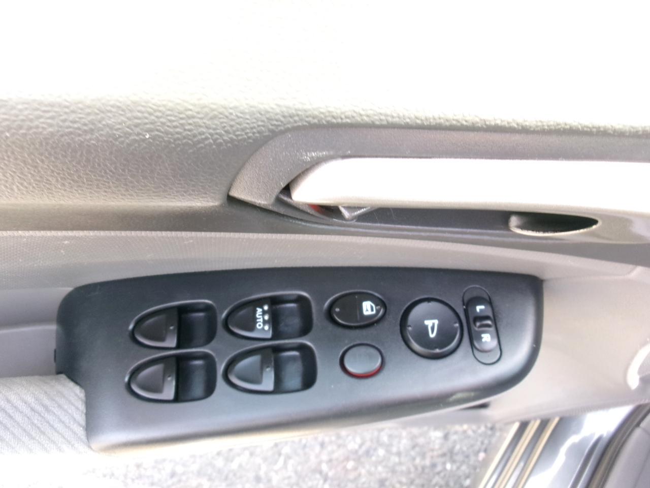 Honda Civic LX Sedan 5-Speed AT 2011