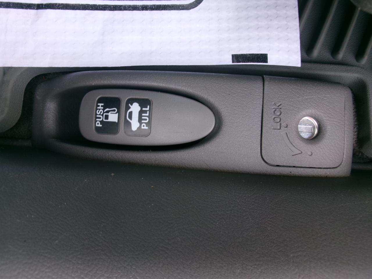 Honda Civic LX Sedan 5-Speed AT 2011