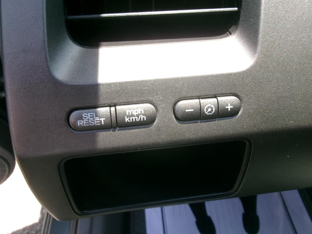 Honda Civic LX Sedan 5-Speed AT 2011