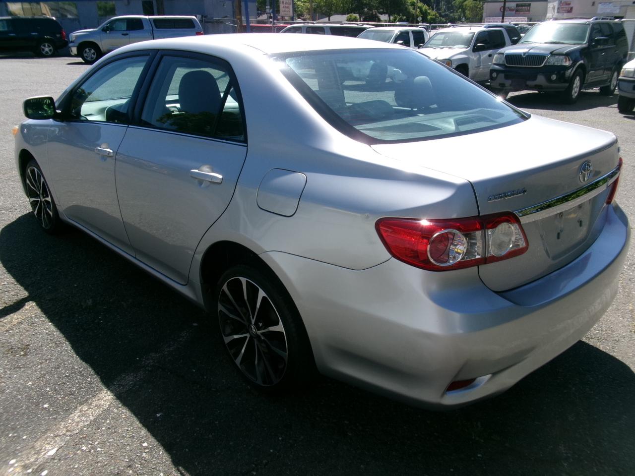 Toyota Corolla LE 4-Speed AT 2013