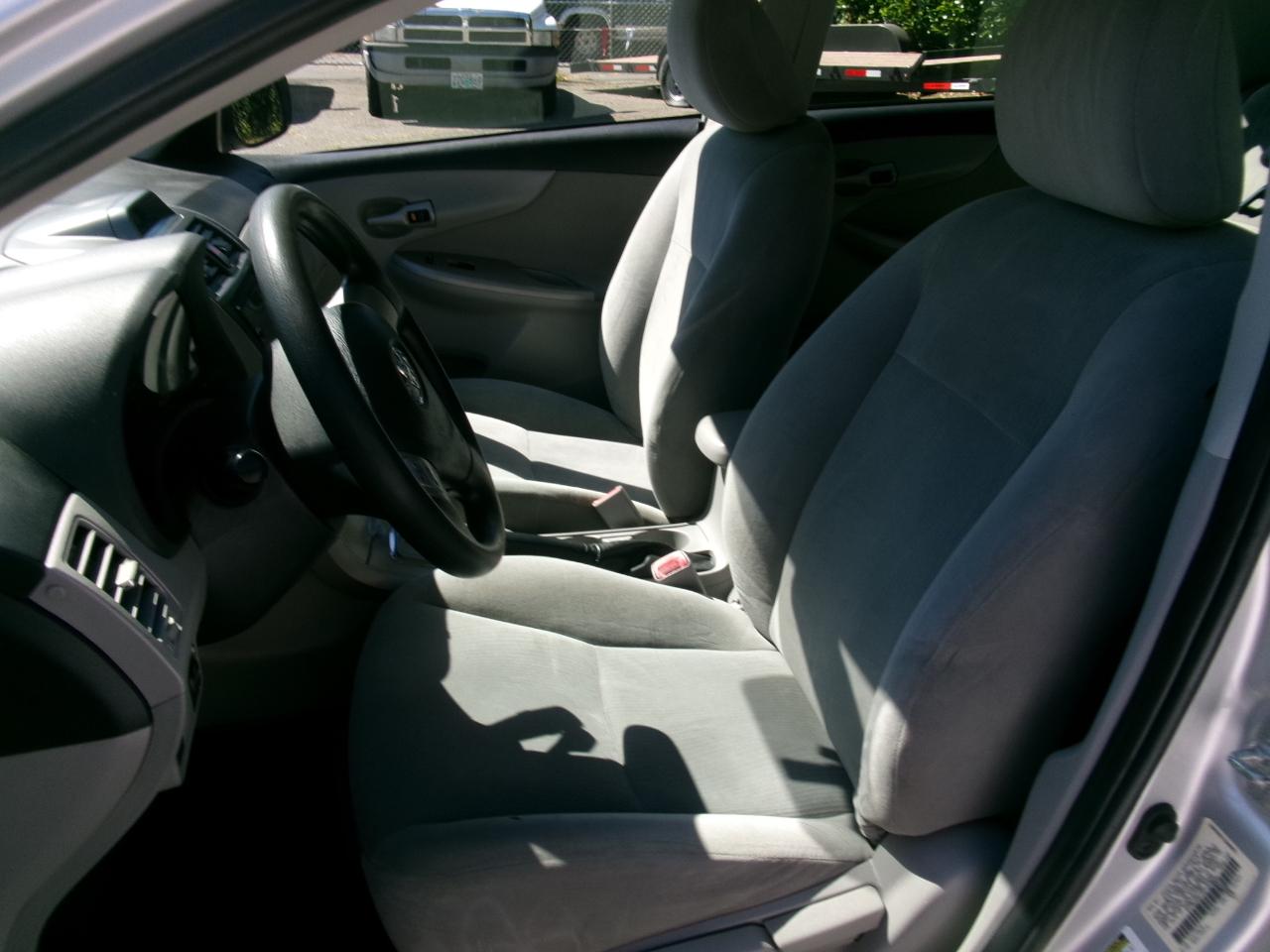 Toyota Corolla LE 4-Speed AT 2013