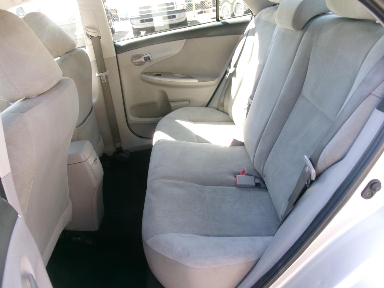 Toyota Corolla LE 4-Speed AT 2013