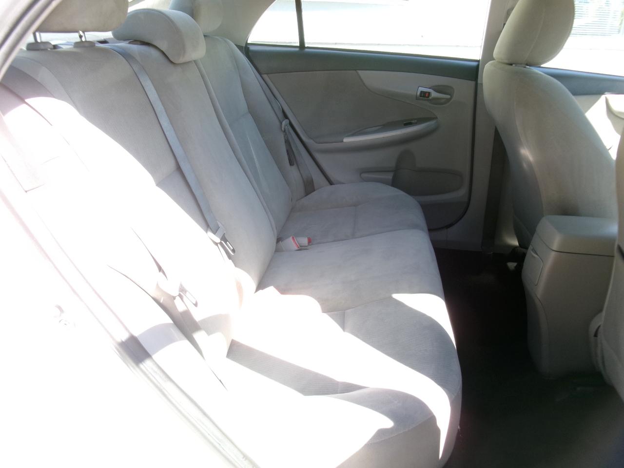 Toyota Corolla LE 4-Speed AT 2013
