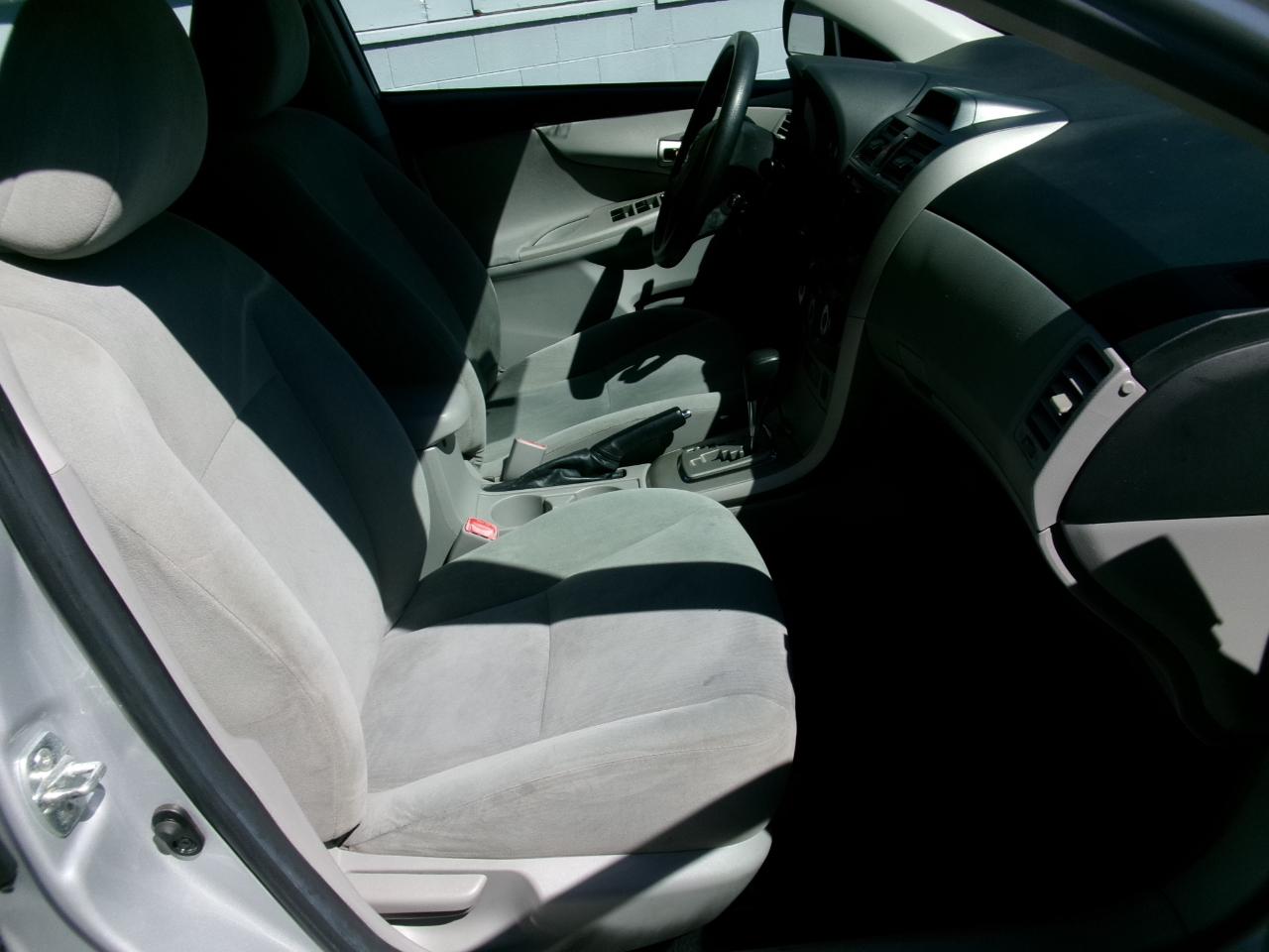 Toyota Corolla LE 4-Speed AT 2013