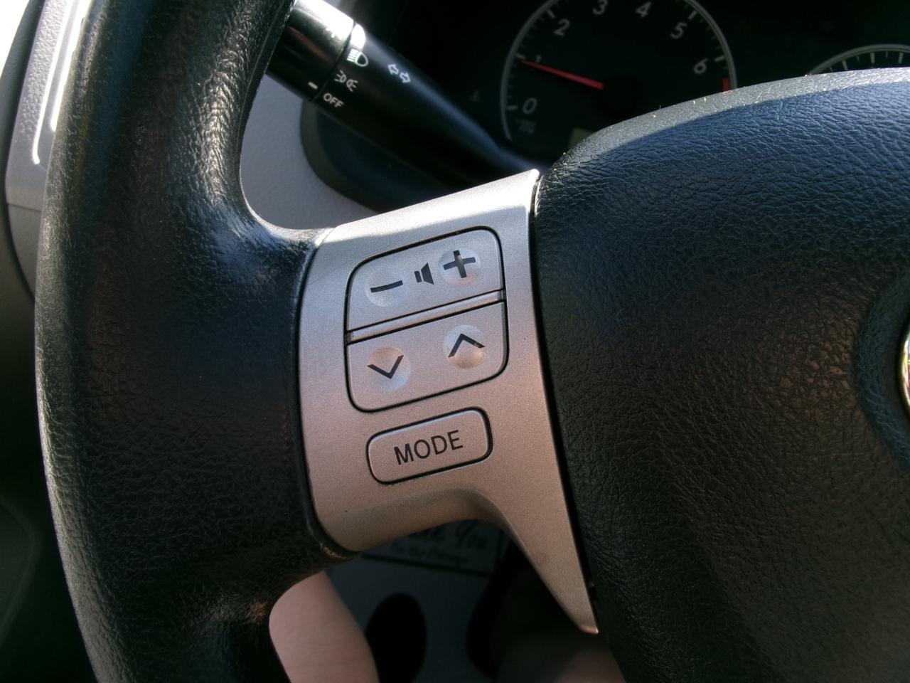 Toyota Corolla LE 4-Speed AT 2013