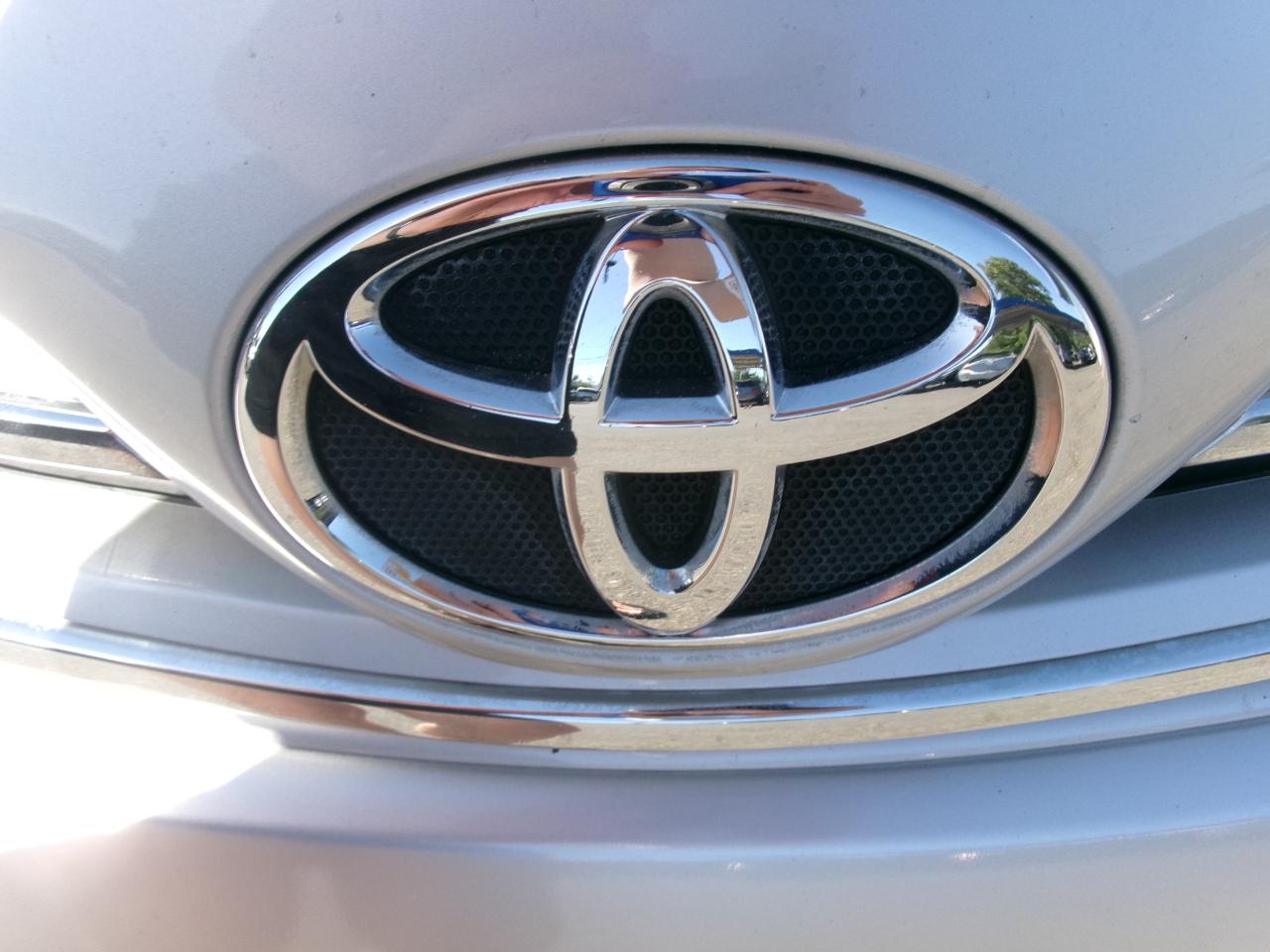 Toyota Corolla LE 4-Speed AT 2013