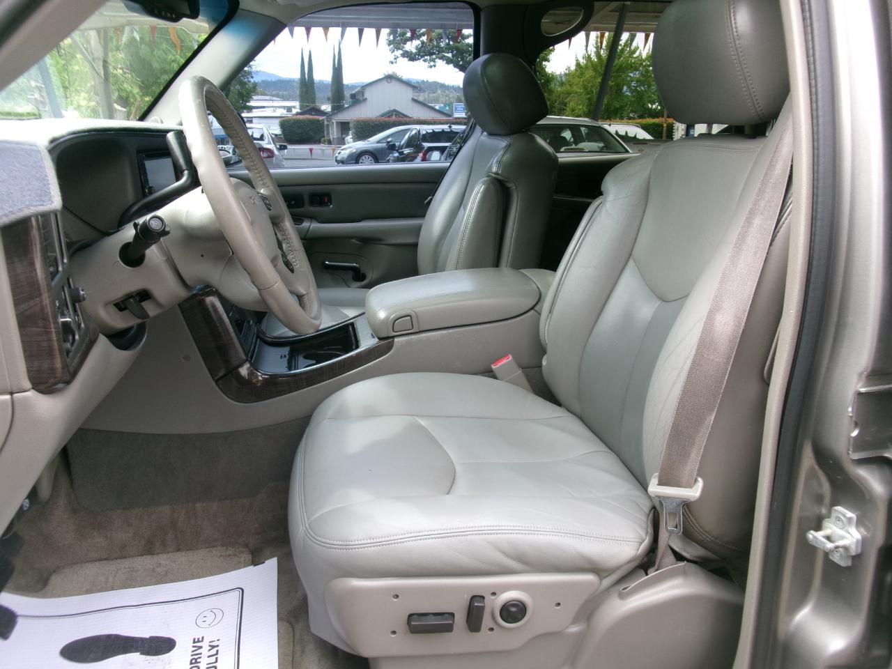 GMC Yukon Denali AWD 2006