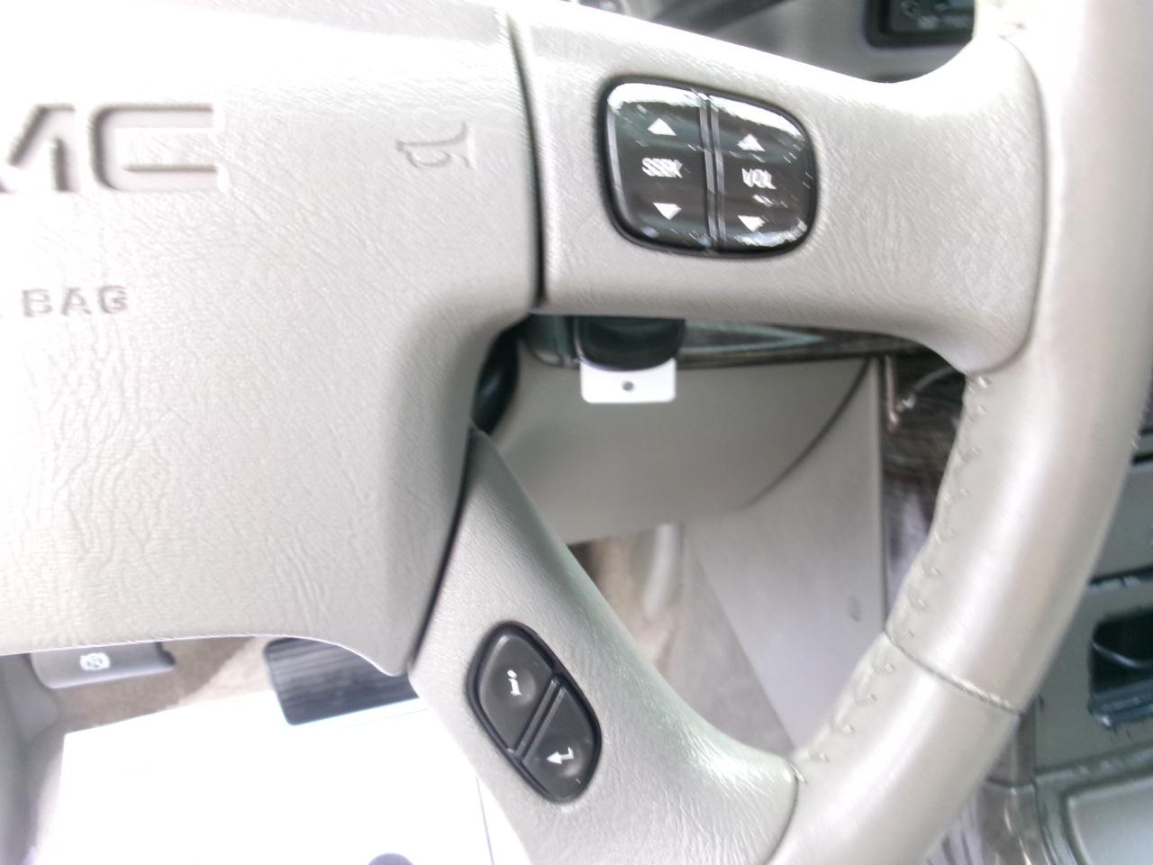 GMC Yukon Denali AWD 2006