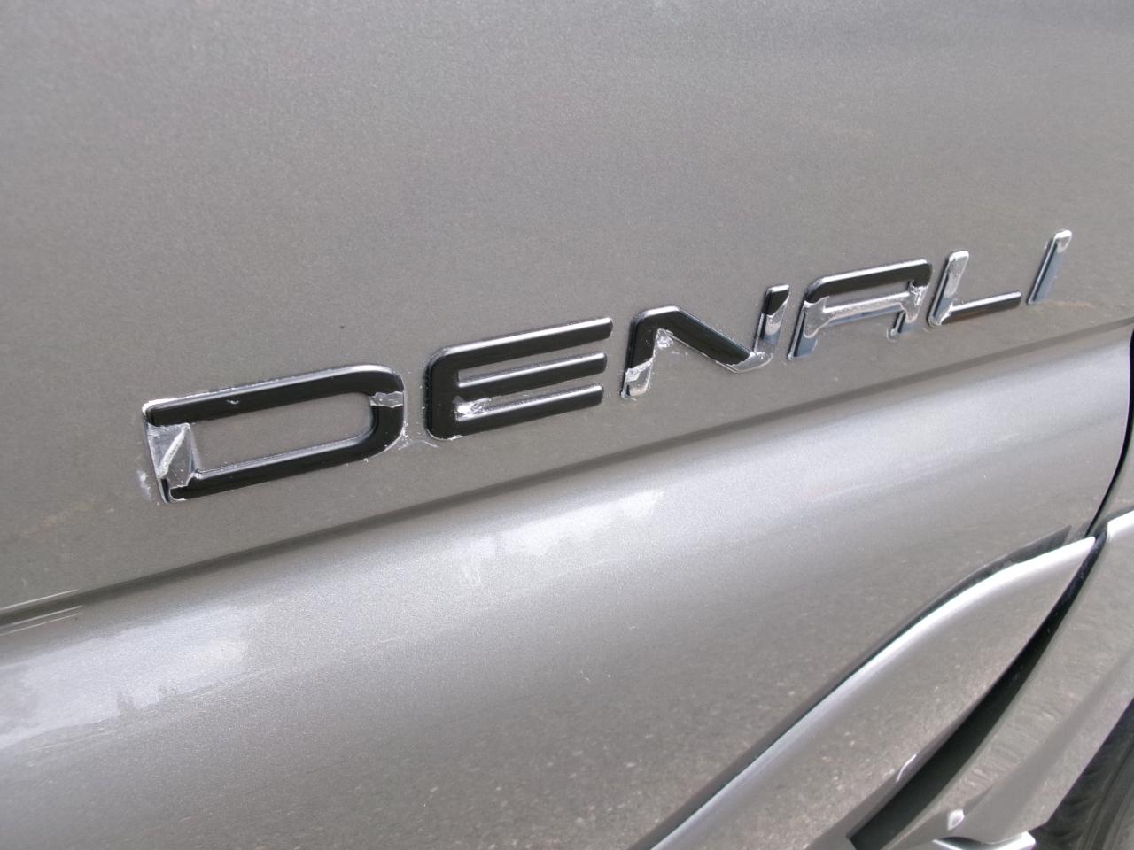 GMC Yukon Denali AWD 2006