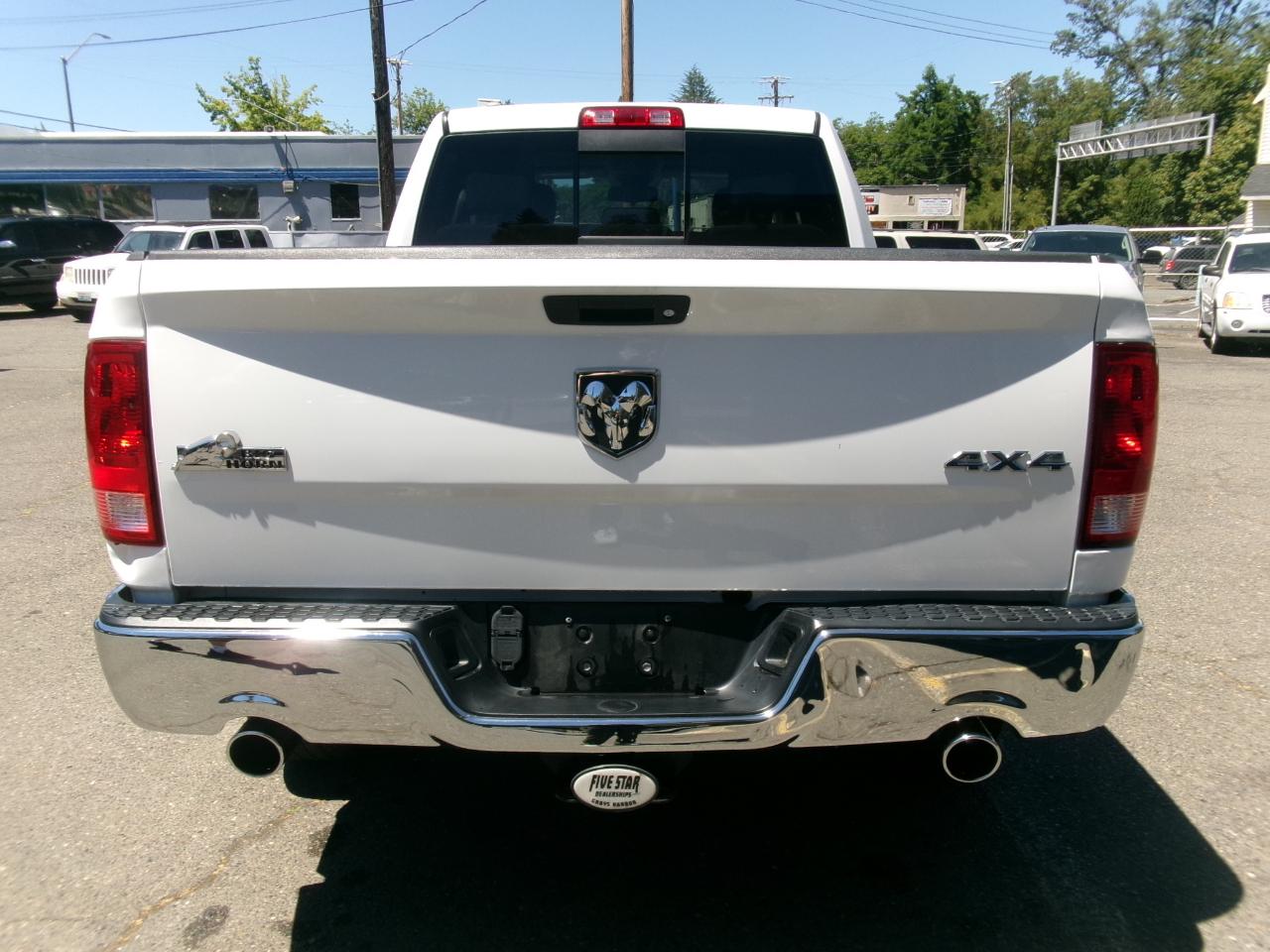 RAM 1500 SLT Quad Cab 4WD 2016
