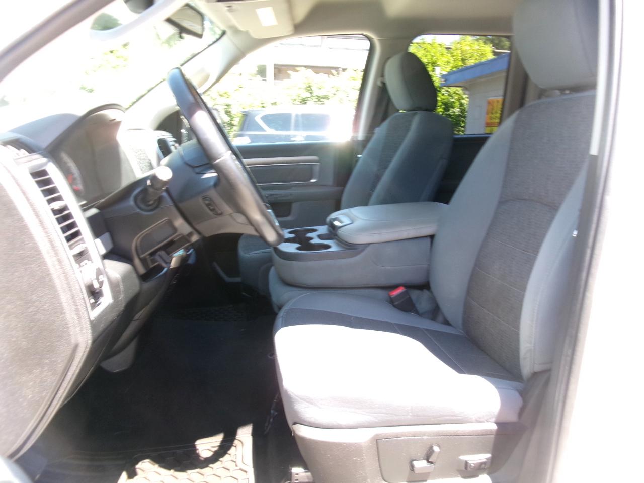 RAM 1500 SLT Quad Cab 4WD 2016