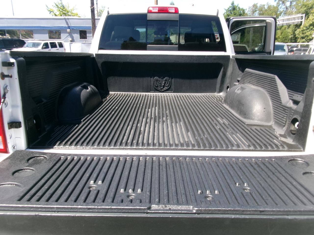 RAM 1500 SLT Quad Cab 4WD 2016