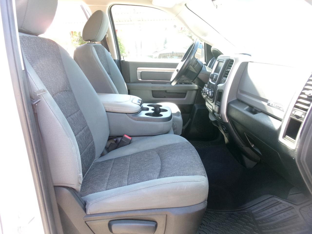 RAM 1500 SLT Quad Cab 4WD 2016